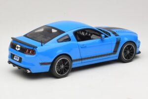 Ford Mustang Boss 302 S197 Blu Shelby Collectibles 1:18 25414S Pressofusione — immagine 3 di 8