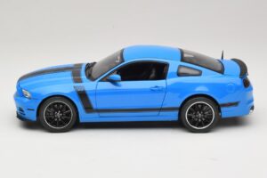 Ford Mustang Boss 302 S197 Blu Shelby Collectibles 1:18 25414S Pressofusione — immagine 4 di 8