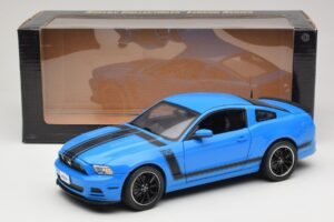 Ford Mustang Boss 302 S197 Blu Shelby Collectibles 1:18 25414S Pressofusione — immagine 8 di 8