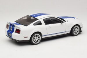 Ford Shelby Cobra GT500 Concept Bianco con Striscia Blu AUTOart 1:18 73052 Pressofusione — immagine 3 di 8