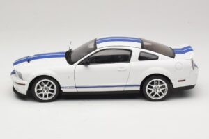 Ford Shelby Cobra GT500 Concept Bianco con Striscia Blu AUTOart 1:18 73052 Pressofusione — immagine 4 di 8