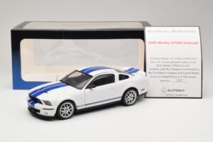Ford Shelby Cobra GT500 Concept Bianco con Striscia Blu AUTOart 1:18 73052 Pressofusione — immagine 8 di 8