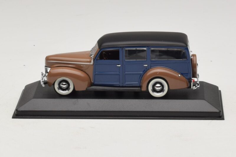 Ford V8 De Luxe Woody Station Wagon Marrone Blu Minichamps 1:43 Ford V8 De Luxe Woody Station Wagon Marrone Blu Minichamps 1:43 400082112 Pressofusione