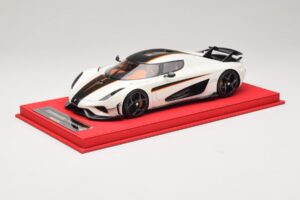 Koenigsegg Regera Bianco con Carbonio Nero FrontiArt 1:18 REMC043 Resina