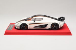Koenigsegg Regera Bianco con Carbonio Nero FrontiArt 1:18 REMC043 Resina — immagine 3 di 7
