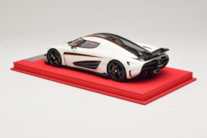Koenigsegg Regera Bianco con Carbonio Nero FrontiArt 1:18 REMC043 Resina — immagine 5 di 7