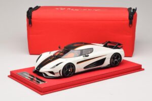 Koenigsegg Regera Bianco con Carbonio Nero FrontiArt 1:18 REMC043 Resina — immagine 7 di 7