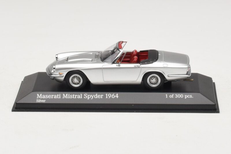 Maserati Mistral Spyder Argento Minichamps 1:43 Maserati Mistral Spyder Argento Minichamps 1:43 437123431 Pressofusione