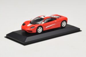McLaren F1 Rosso Con Strisce Bianche Minichamps 1:43 MCLAREN005 Pressofusione