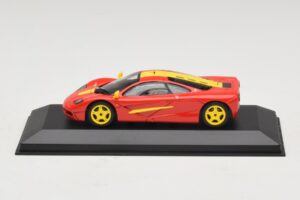 McLaren F1 Rosso Con Strisce Gialle Minichamps 1:43 MCLAREN006 Pressofusione — immagine 3 di 4