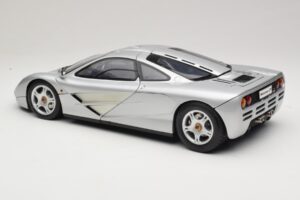 McLaren F1 Argento Minichamps 1:12 530133123 Pressofusione — immagine 7 di 8