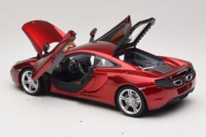 McLaren MP4-12C Rosso Metallizzato Minichamps 1:18 110133022 Pressofusione — immagine 5 di 8