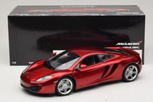 McLaren MP4-12C Rosso Metallizzato Minichamps 1:18 110133022 Pressofusione — immagine 8 di 8