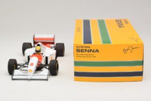McLaren MP4/8 Ford #8 A. Senna Winner Japanese GP 1993 Minichamps 1:18 540931878 Pressofusione — immagine 3 di 7