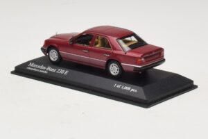 Mercedes 230E W124 Rosso Metallizzato Minichamps 1:43 400037001 Pressofusione — immagine 3 di 4