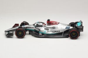 Mercedes AMG Petronas W13 E Performance #63 G. Russell Spanish GP 2022 Minichamps 1:18 110220063 Pressofusione — immagine 3 di 7