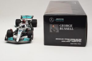 Mercedes AMG Petronas W13 E Performance #63 G. Russell Spanish GP 2022 Minichamps 1:18 110220063 Pressofusione — immagine 7 di 7