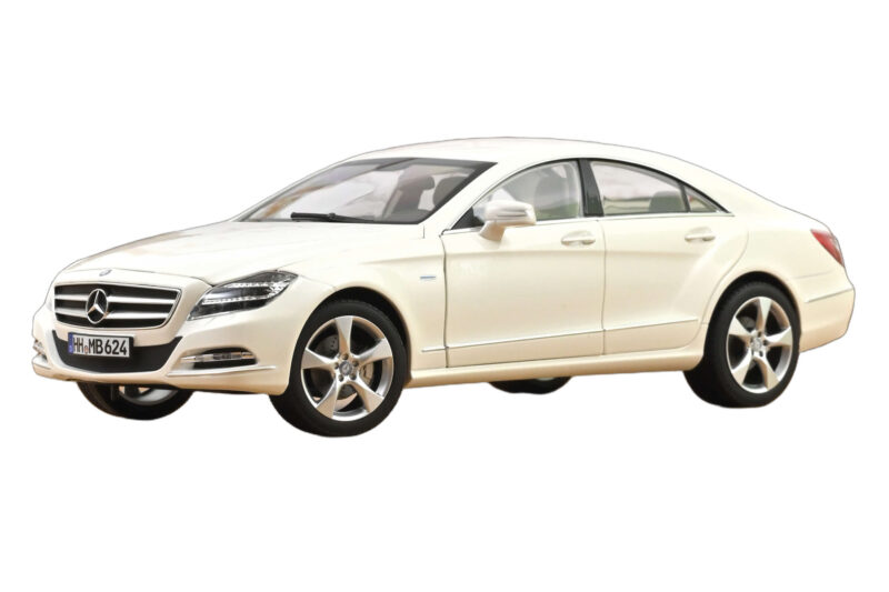 Mercedes CLS C218 Coupé Brilliant White Metallic Norev 1:18 Mercedes CLS C218 Coupé Brilliant White Metallic Norev 1:18 183943 Pressofusione