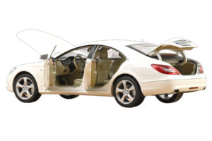 Mercedes CLS C218 Coupé Brilliant White Metallic Norev 1:18 183943 Pressofusione — immagine 2 di 3