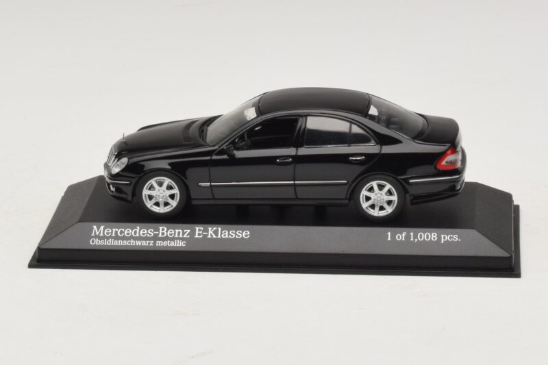 Mercedes E-Class W211 Nero Metallizzato Minichamps 1:43 Mercedes E-Class W211 Nero Metallizzato Minichamps 1:43 400036001 Pressofusione