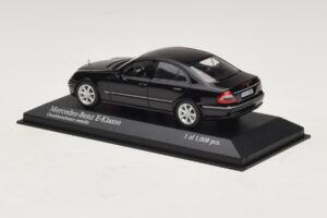 Mercedes E-Class W211 Nero Metallizzato Minichamps 1:43 400036001 Pressofusione — immagine 3 di 4