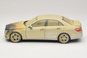 Mercedes E-Class W212 Bruciata Dubai Auto D'arte Minichamps 1:18 MB008 Pressofusione — immagine 3 di 6