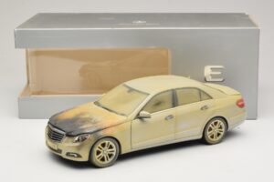Mercedes E-Class W212 Bruciata Dubai Auto D'arte Minichamps 1:18 MB008 Pressofusione — immagine 6 di 6