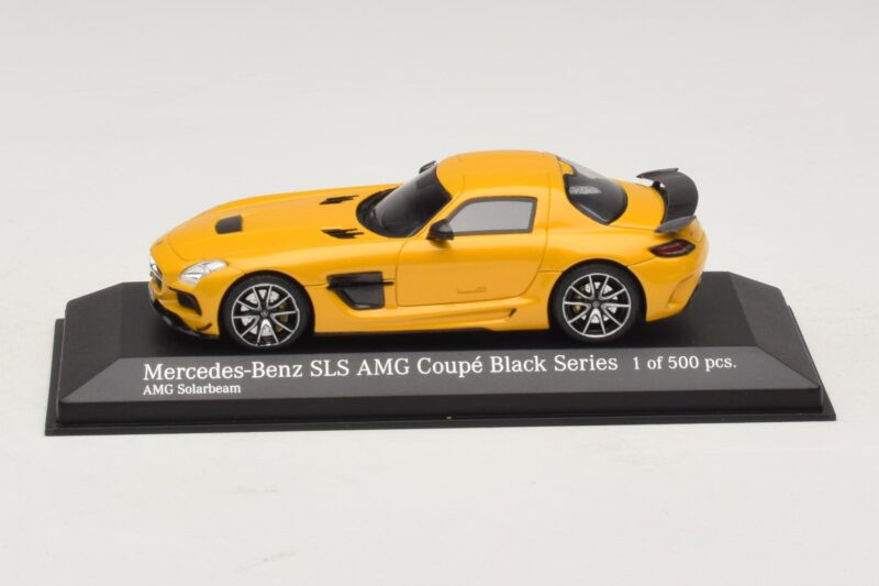 Mercedes SLS AMG C197 Black Series Oro Minichamps 1:43 Mercedes SLS AMG C197 Black Series Oro Minichamps 1:43 437033022 Pressofusione