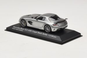 Mercedes SLS AMG C197 Black Series Grigio Metallizzato Minichamps 1:43 437033024 Pressofusione — immagine 3 di 4