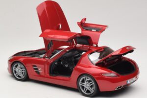 Mercedes SLS AMG C197 Rosso Metallizzato Minichamps 1:18 100039020 Pressofusione — immagine 5 di 8