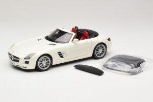 Mercedes SLS AMG Roadster Mystic White II Minichamps 1:18 B66960079 Pressofusione — immagine 2 di 9