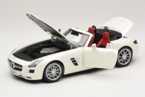 Mercedes SLS AMG Roadster Mystic White II Minichamps 1:18 B66960079 Pressofusione — immagine 3 di 9