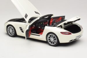 Mercedes SLS AMG Roadster Mystic White II Minichamps 1:18 B66960079 Pressofusione — immagine 6 di 9