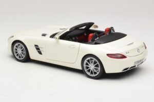 Mercedes SLS AMG Roadster Mystic White II Minichamps 1:18 B66960079 Pressofusione — immagine 7 di 9