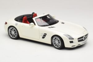 Mercedes SLS AMG Roadster Mystic White II Minichamps 1:18 B66960079 Pressofusione — immagine 8 di 9