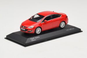 Opel Astra J Rosso Minichamps 1:43 410042001 Pressofusione — immagine 2 di 4
