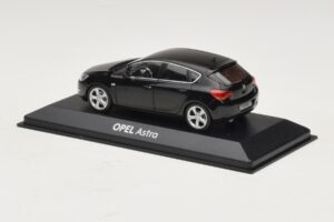 Opel Astra J Nero Minichamps 1:43 ASTRA006 Pressofusione — immagine 3 di 4