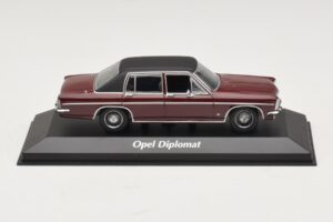 Opel Diplomat B Rosso Scuro Maxichamps 1:43 940046071 Pressofusione