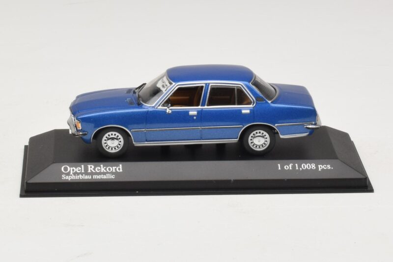 Opel Rekord D Blu Metallizzato Minichamps 1:43 Opel Rekord D Blu Metallizzato Minichamps 1:43 400044002 Pressofusione