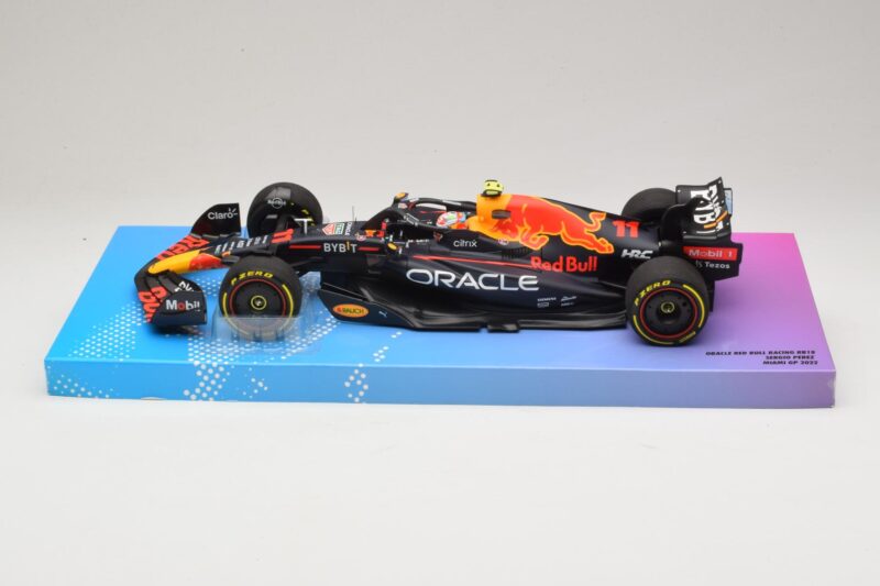 Oracle Red Bull Racing RB18 #11 S. Perez Miami GP 2022 Minichamps 1:18 113220511 Pressofusione