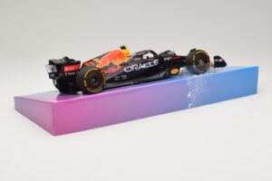 Oracle Red Bull Racing RB18 #11 S. Perez Miami GP 2022 Minichamps 1:18 113220511 Pressofusione — immagine 3 di 7