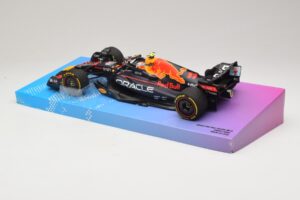 Oracle Red Bull Racing RB18 #11 S. Perez Miami GP 2022 Minichamps 1:18 113220511 Pressofusione — immagine 5 di 7