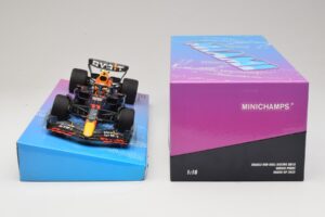 Oracle Red Bull Racing RB18 #11 S. Perez Miami GP 2022 Minichamps 1:18 113220511 Pressofusione — immagine 6 di 7