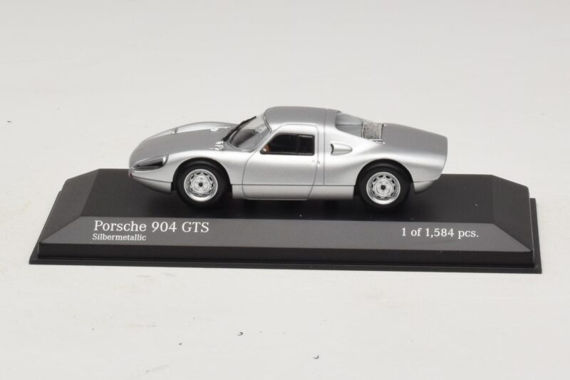 Porsche 904 GTS Argento Minichamps 1:43 Porsche 904 GTS Argento Minichamps 1:43 400065721 Pressofusione