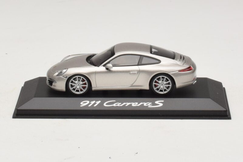 Porsche 911 991 Carrera S Argento Metallizzato Minichamps 1:43 Porsche 911 991 Carrera S Argento Metallizzato Minichamps 1:43 WAP0200130C Pressofusione