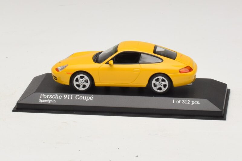 Porsche 911 991 Carrera Giallo Minichamps 1:43 Porsche 911 991 Carrera Giallo Minichamps 1:43 410060221 Pressofusione