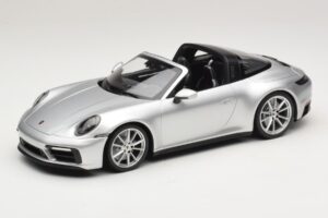 Porsche 911 992 Targa 4 GTS Argento Minichamps 1:18 WAP0211460RTRG Pressofusione