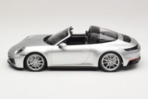 Porsche 911 992 Targa 4 GTS Argento Minichamps 1:18 WAP0211460RTRG Pressofusione — immagine 3 di 6