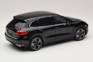 Porsche Cayenne Turbo S 92A Nero Metallizzato Minichamps 1:18 110062100 Pressofusione — immagine 3 di 8