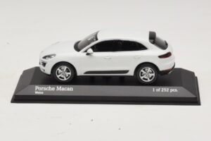 Porsche Macan 95B Bianco Minichamps 1:43 410062601 Pressofusione